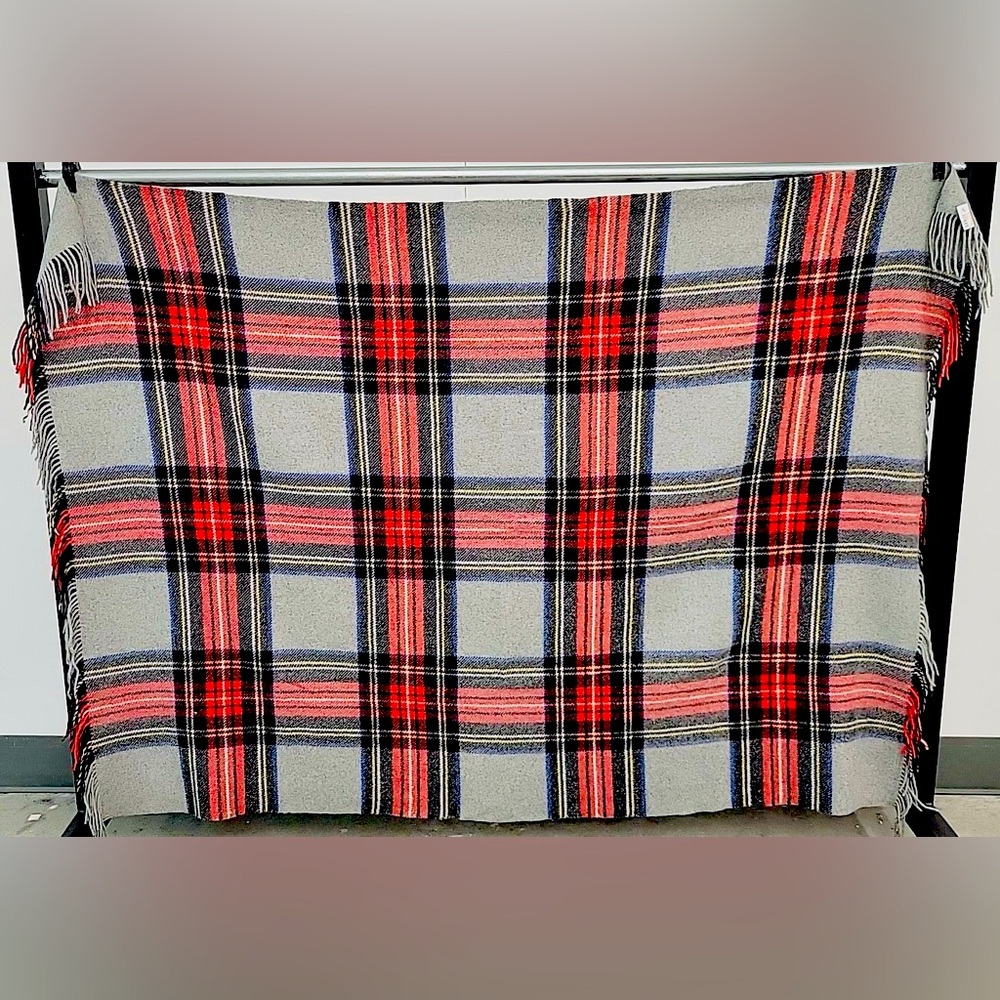 Vintage Reine Woole Genuine Wool Tartan Plaid Blanket Fringe Cozy Winter Decor - Picture 9 of 11